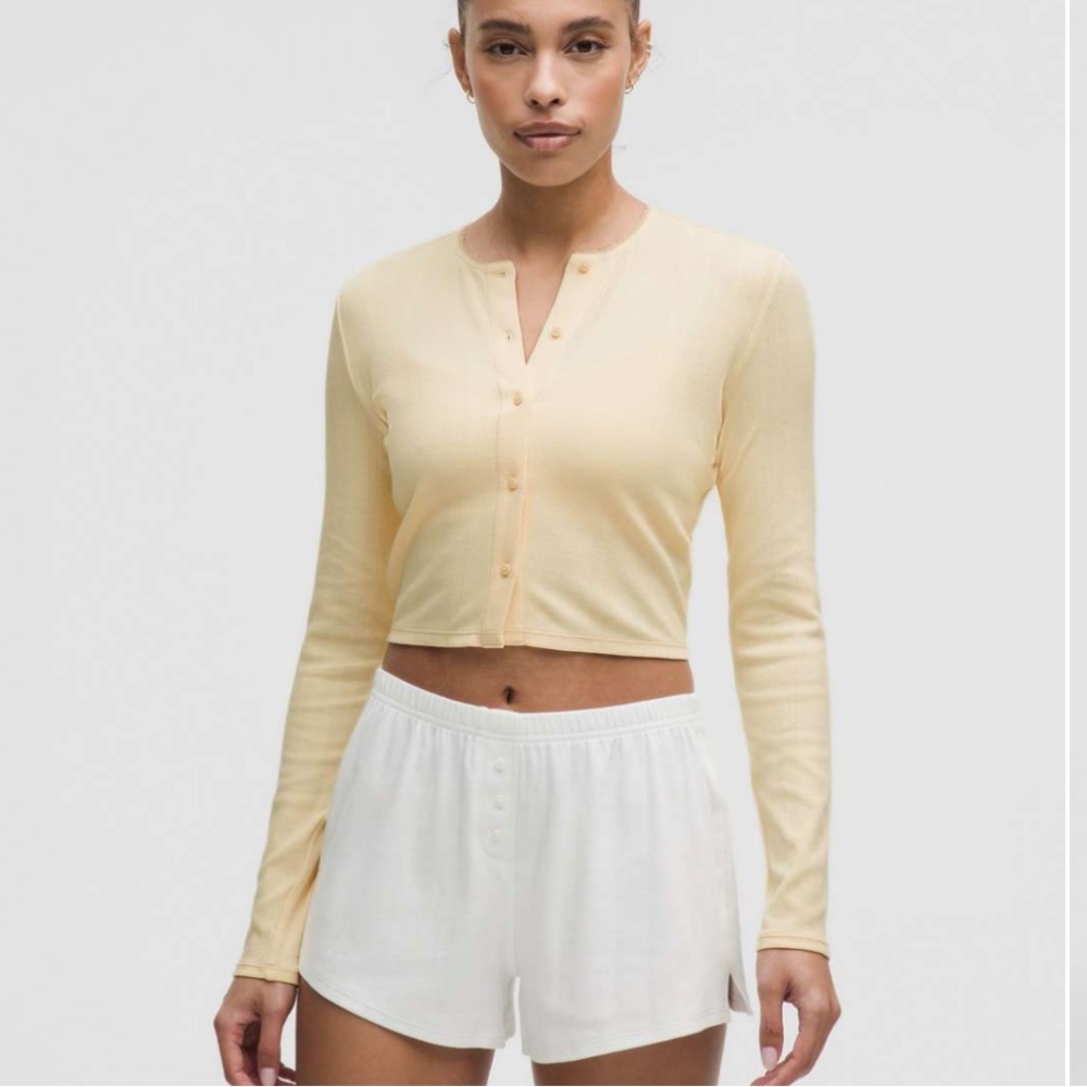Lululemon Cropped Button short